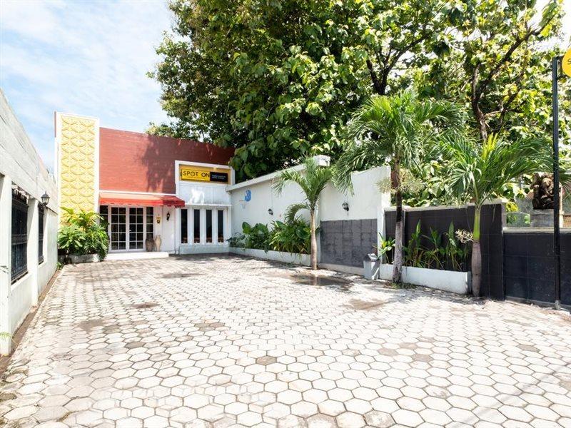 Spot On 2419 Rumah Nugraha Hotel Syariah Джокьякарта Экстерьер фото