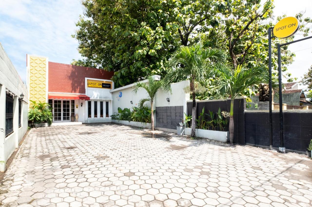 Spot On 2419 Rumah Nugraha Hotel Syariah Джокьякарта Экстерьер фото