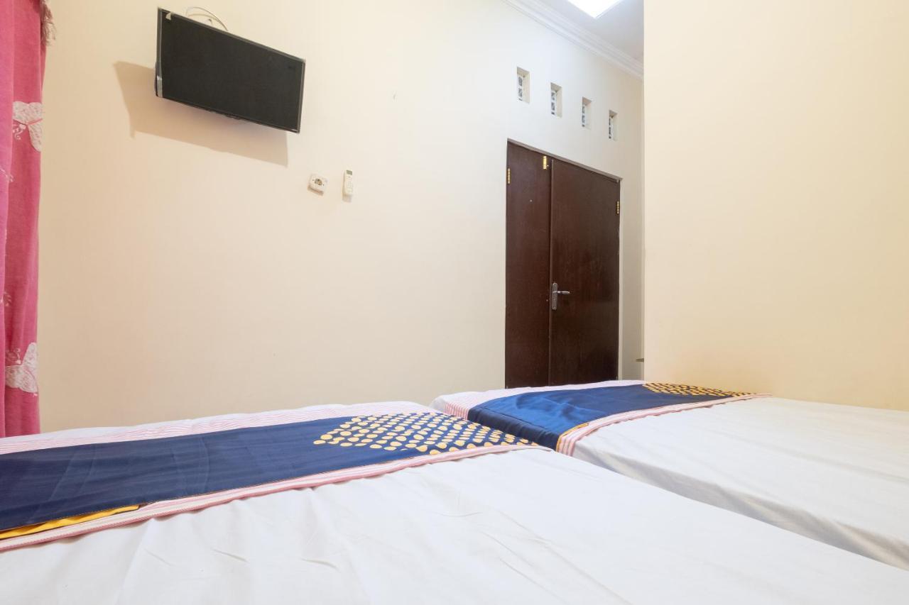 Spot On 2419 Rumah Nugraha Hotel Syariah Джокьякарта Экстерьер фото